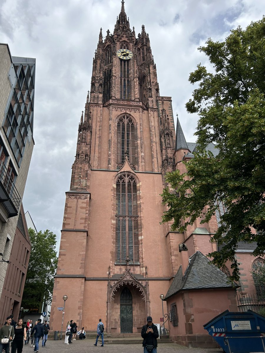 Old man just tried to pay for a round with the room card 🙈😂😂😂😂 Even put the card in the machine 😂😂😂 Daft aald bastird 😂 Good tactics though as I had to pay for the fuckin round 😡

#tartanarmy #EURO2024 #frankfurt 🏴󠁧󠁢󠁳󠁣󠁴󠁿⚽️🇩🇪