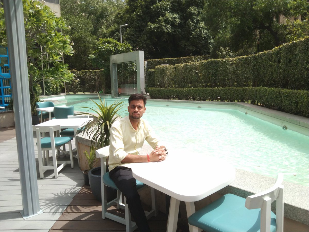 RealAnshul12's tweet image. मुकम्मल सा गुरुर रखता हूं मैं अपने किरदार में,
मेरी पहचान किसी की दरियादिली की मोहताज नहीं है!!