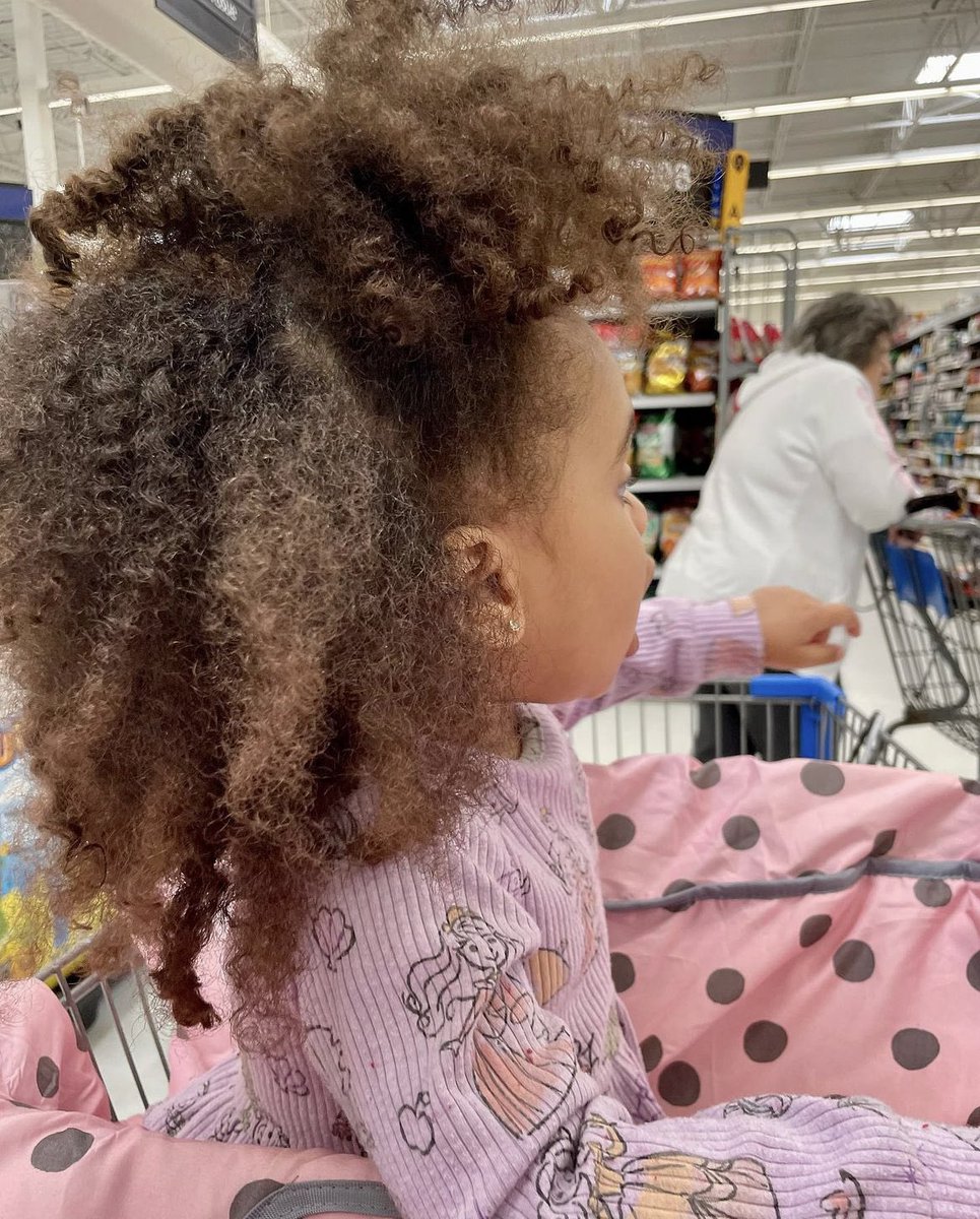 Out shopping with Leighton for the perfect Father’s Day gift, just in time for her mommy’s arrival home.