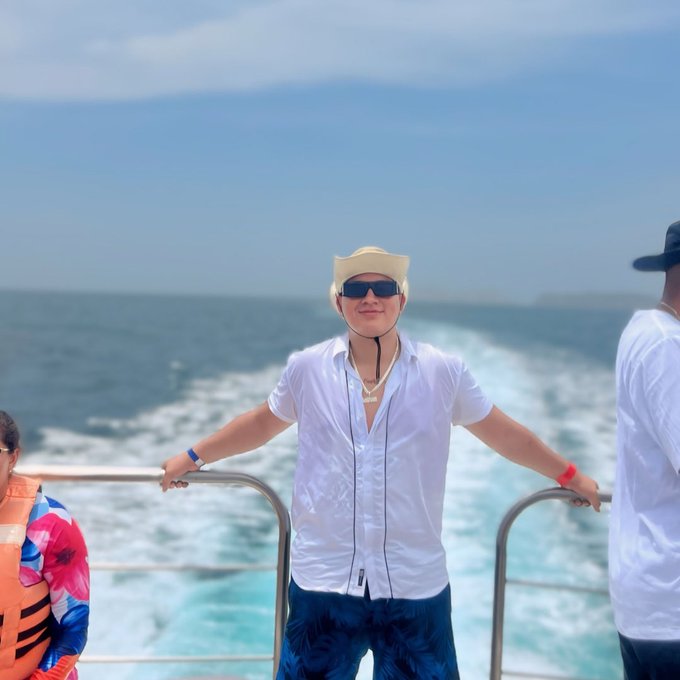 &ldquo;Uno piensa que barre bien, hasta que trapea&rdquo;😅😅 https://t.co/3CJCjGQWx7<a href="/tag/nuevafotodeperfil"class="tags"><span>#nuevafotodeperfil</span></a>