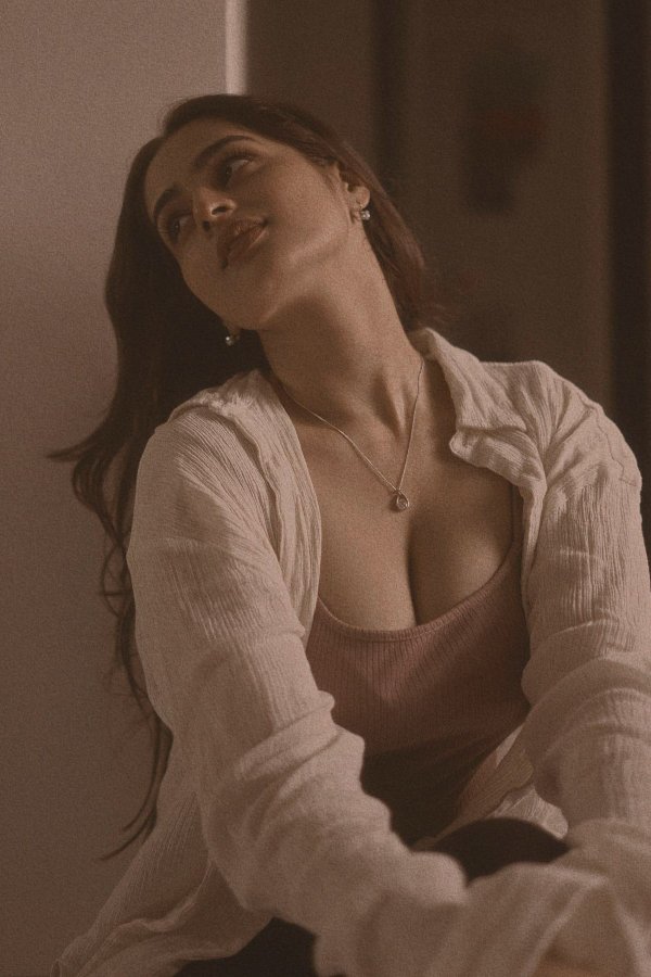 GQNeGIqWgAARiRM?format=jpg&name=900x900