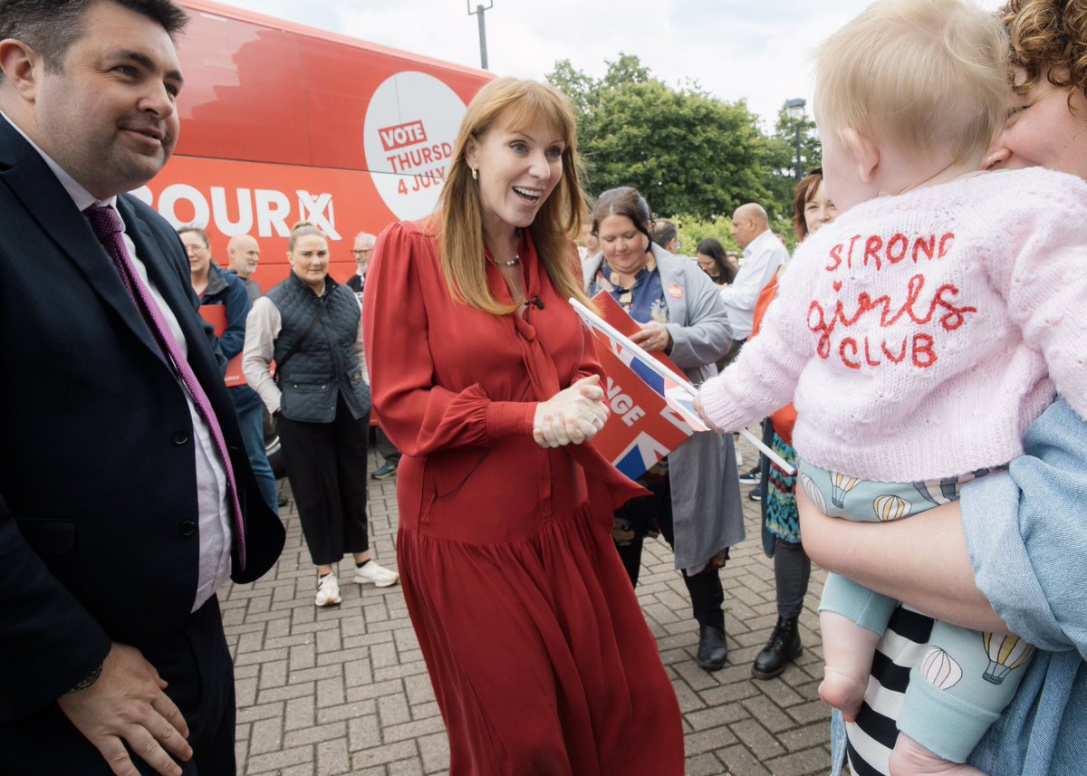 AngelaRayner's tweet image. Tremendous to be in Telford this week.

I joined Labour’s terrific candidate Shaun Davies the wonderful Roh Yakobi who is standing in the Wrekin.

We found the club’s newest recruit. 🙌🏻 🌹
