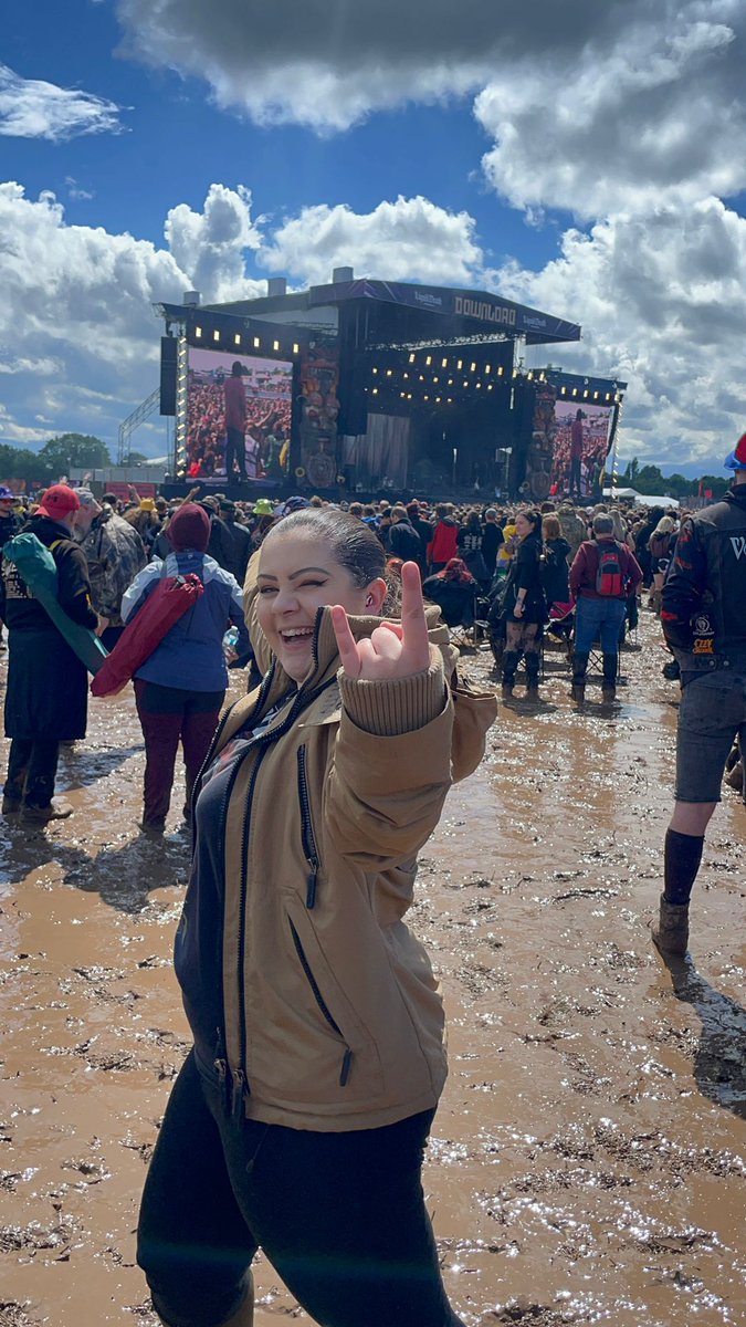 minnielex's tweet photo. At my happy place 💜🤘🏻 @DownloadFest https://t.co/4cPsobX15y