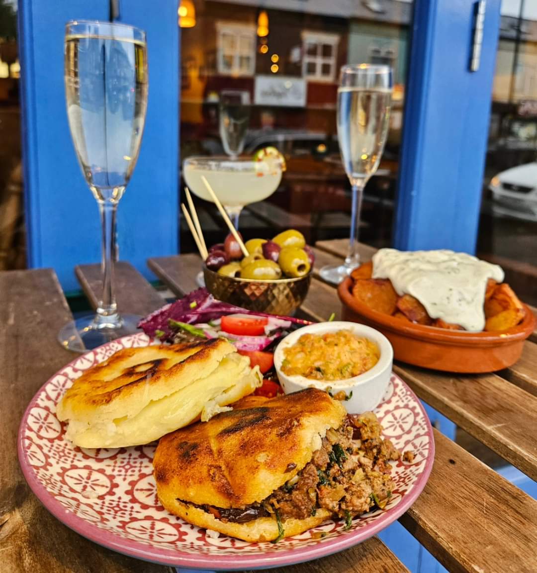 One from bottomless brunch antics yesterday 💃

Come join us every Saturday from 3pm for homemade Colombian Arepas which are exclusive to our bottomless brunch menu AND nobody else is serving these in #Sheffield!

MORE INFO + BOOKINGS:
lamamalatin.co.uk