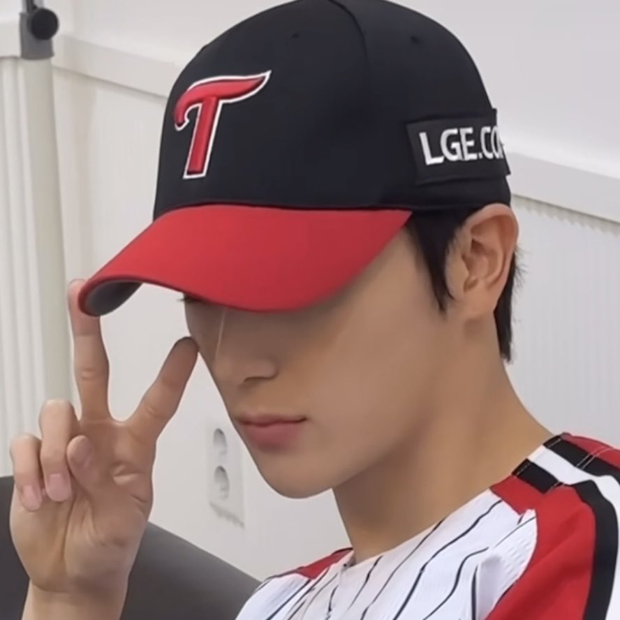 속눈썹이 인형처럼 쇽 컬링되어있음..... 🥹🥹