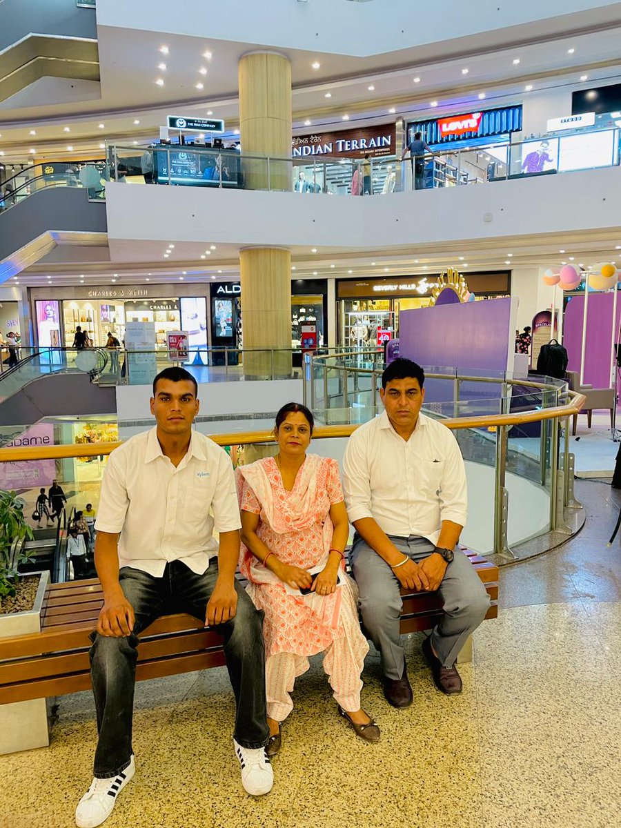 हम और हमारा परिवार