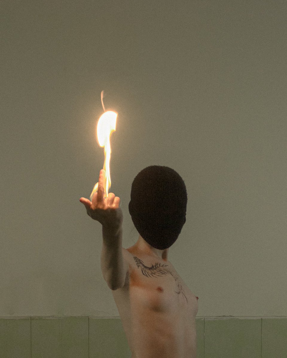 Gm 🤍

"Today's work, 'Fire is Life? 2.0', represents a challenge to stereotypes and social expectations. It inspires me to be provocative, to challenge the status quo and to seek new forms of expression, even if they provoke debate and controversy."