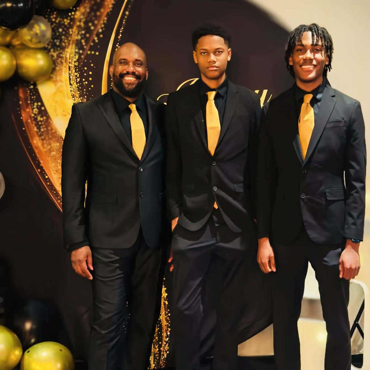 aneika's tweet image. People don&apos;t select their parents, siblings, but we do have the chance to choose who we marry &amp;amp; have children with. I am glad we chose each other &amp;amp; have been blessed to have our beautiful 3 teens. 

Anjuan your love, leadership, &amp;amp; dedication inspire us.

Happy Father&apos;s Day!