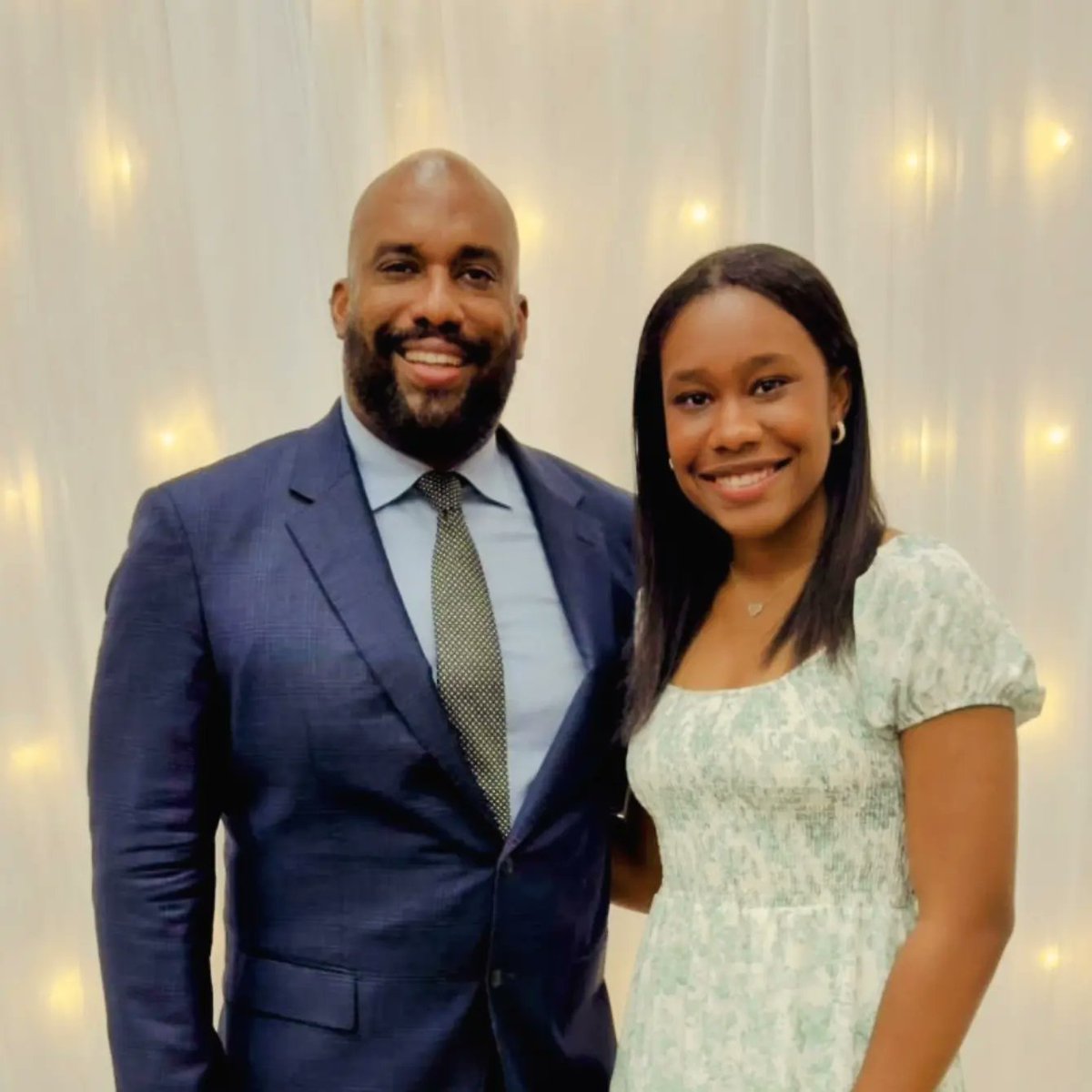 aneika's tweet image. People don&apos;t select their parents, siblings, but we do have the chance to choose who we marry &amp;amp; have children with. I am glad we chose each other &amp;amp; have been blessed to have our beautiful 3 teens. 

Anjuan your love, leadership, &amp;amp; dedication inspire us.

Happy Father&apos;s Day!