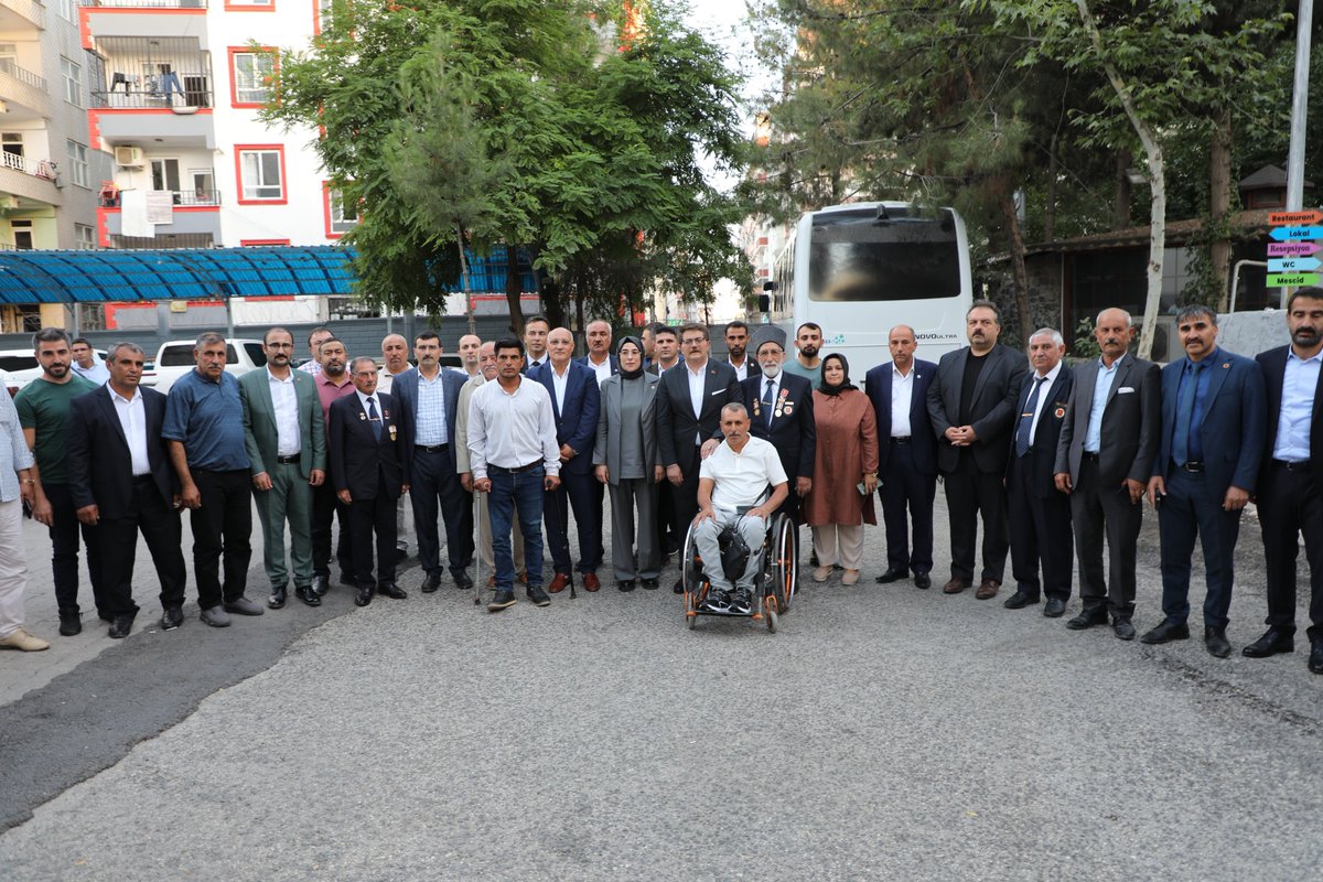 VİRANŞEHİRDE BAYRAMLAŞMA PROGRAMI DÜZENLENDİ 

Viranşehir Kaymakamlığımız tarafından Kurban Bayramı münasebetiyle  bayramlaşma programı düzenlendi. Viranşehir Polisevinde gerçekleşen programa, Kaymakamımız Sn. Önder Koç, Şanlıurfa Milletvekili Sn. Cevahir Asuman Yazmacı,  Siyasi