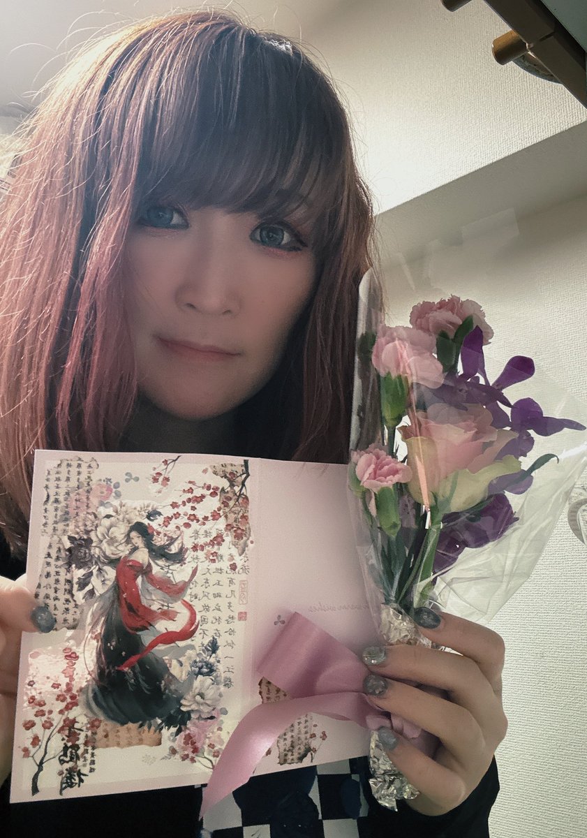 MIKIKOsinger's tweet photo. ユニユ��で出演してきた🎸
Black Lagoon曲のライブお届けは緊張しました🫨歌詞も研究したけどすごい深かった…🫢
貴重な1日の経験させて頂きました‼️

私にとって人生初の女性ベーシスト共演は
一ノ瀬さんでした💙

頂いた差し入れは、独り占めせず
ちゃんと無事に分けました🤭🤣
#UnionUniverse https://t.co/9WchPUxZXB