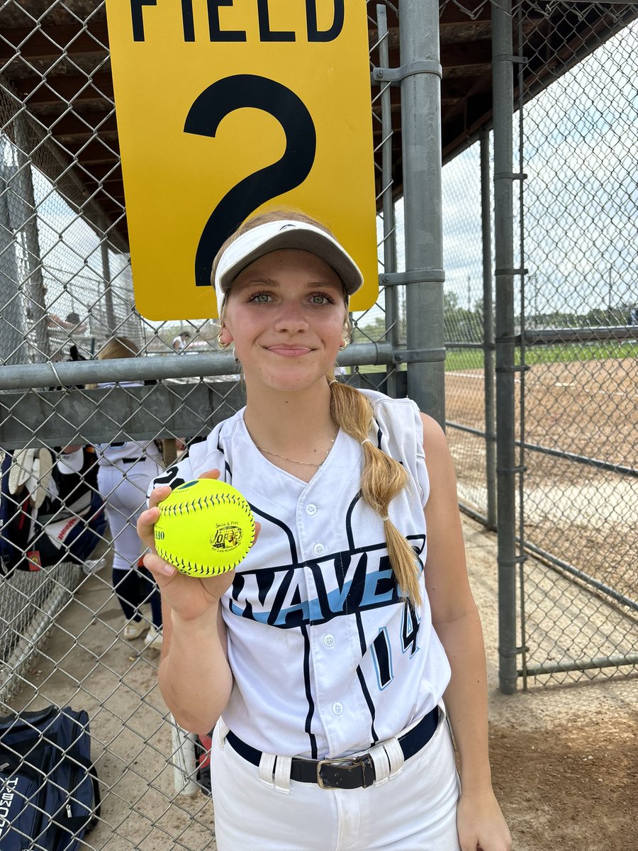 Reagan Redman with the MN Waves 16u waved 👋🏻 goodbye to the ball!