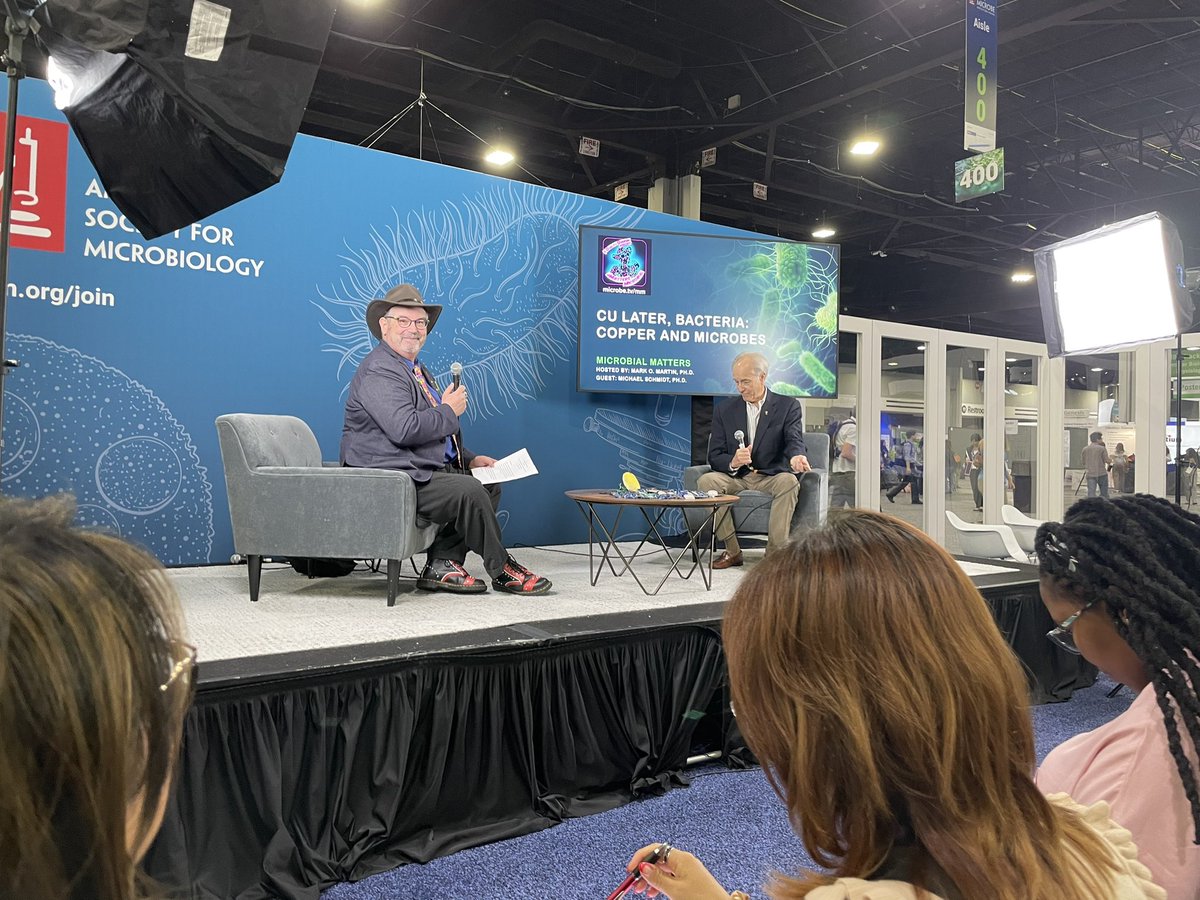 swirlgirl31415's tweet image. Happy birthday @markowenmartin. I loved that the audience at #ASMicrobe sang to you before the start of your live podcast with DingDongs and candles. I also loved meeting Rita Colwell. So glad to be sharing this day with you in Atlanta. ❤️❤️❤️