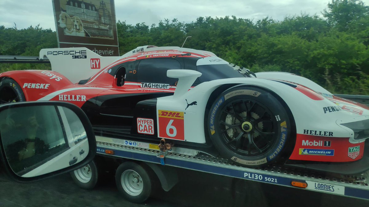 Los del automovilismo lowcost se nos está yendo de las manos ...