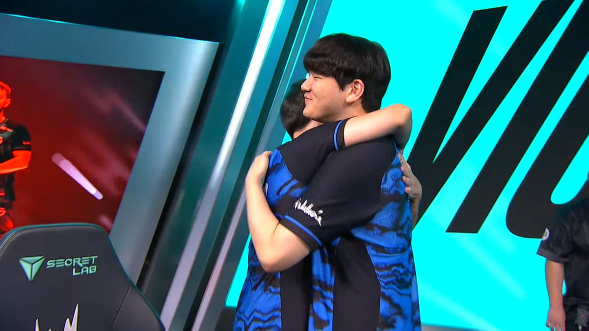 GIANTXGG's tweet photo. Es imposible que los esports puedan emocionarte, solo es un videojuego.

🥲 https://t.co/QYtdcMzqta