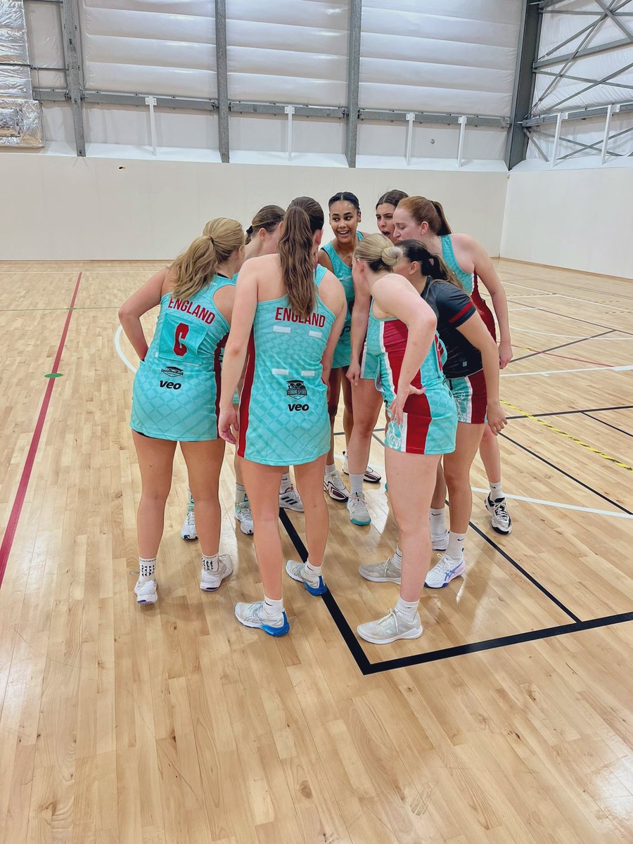 LouisaJayneW's tweet image. The biggest thanks to @sheonahforbes @sachgrant &amp;amp; everyone at @netballni - thanks for hosting us this weekend, loved the netball and loved Belfast 🙌🏴󠁧󠁢󠁥󠁮󠁧󠁿🦄 - brilliant prep for @EngUniSport team with 2 wins before our final weekend of the season for #nationscup