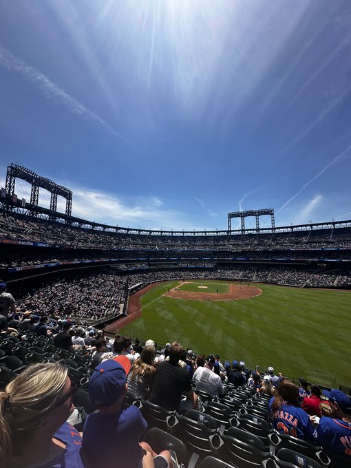 THAT&rsquo;S PAINT, BLUE https://t.co/PMsxiL6Dvm