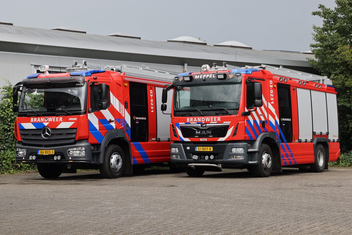 Tweemaal oud en nieuw: De huidige hoogwerker van Meppel wordt vervangen door een nieuwe autoladder en de huidige MAN tankautospuit wordt vervangen voor een nieuwe Mercedes tankautospuit. #brandweer #Meppel