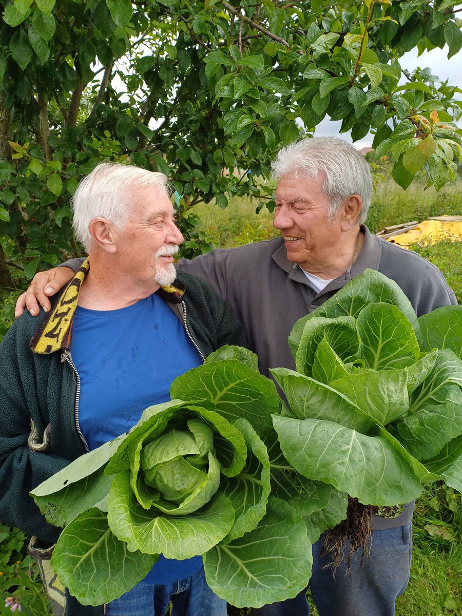 John Cattermer and Dennis William Brown with their allotment bouquets 💐 definitely a bromans going on here 🤣
#mcngcic