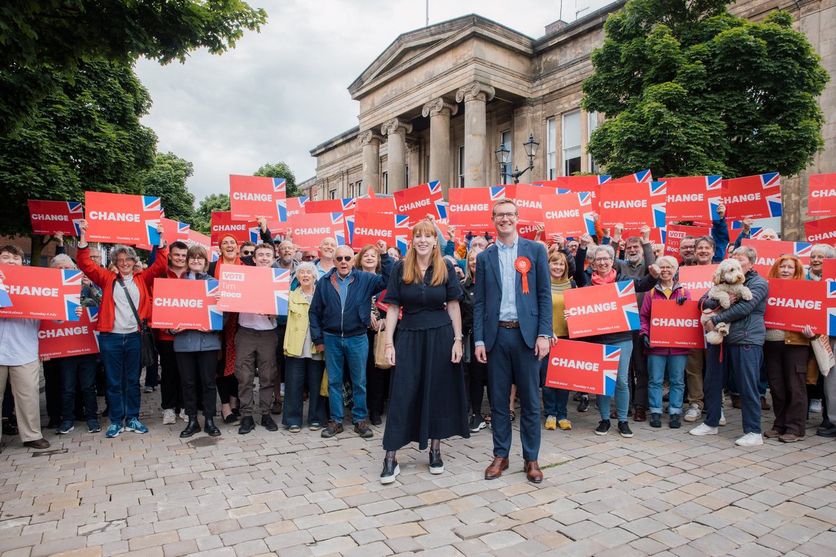 Magnificent turnout in Macclesfield this week.

A pleasure to join Labour’s terrific candidate Tim Roca and a huge crowd calling for change.

Tim would make history as the first ever Labour MP for Macclesfield. Let’s make it happen! 🌹