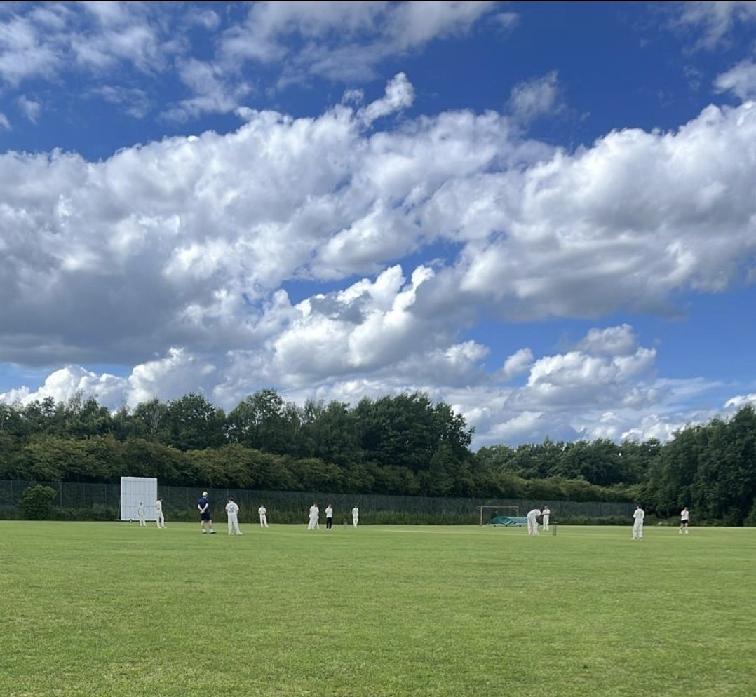 A valiant effort from the Swans today. 
ECC posted 161/9 (40overs)
Luke M 51
Harvey 33

Some tidy bowling from James K, Jamie, Isaac, Tom K, Rob and Jack D. 

Not our day! 
<a href="/ClubHarvington/">Harvington Cricket Club</a> won by 6 wickets. 

#WeGoAgain #Swans #SundayCricket.