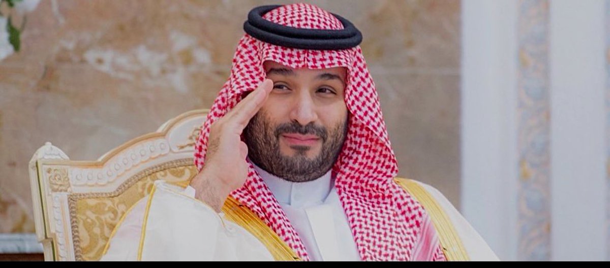 تطيح روس وبيرق العز ماطاح
شامخ يسلّمها الحفيد لحفيده 🇸🇦