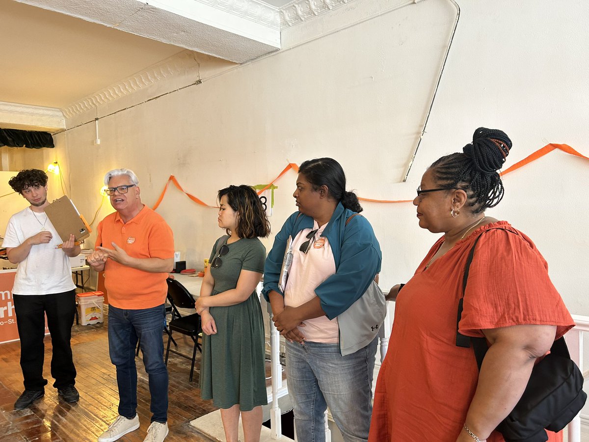 Thanks to all of the workers, community members, <a href="/FredHahnCUPE/">Fred Hahn</a> &amp;
<a href="/JILLSLASTWORD/">Dr. Jill Andrew, PhD (she/her)</a> who showed up for today’s Labour Canvass for <a href="/NDP/">NDP</a> Toronto- St. Paul’s candidate Amrit Parhar <a href="/amritstpauls/">Amrit Parhar</a>. What a beautiful day to speak with neighbours ☀️#cdnpoli