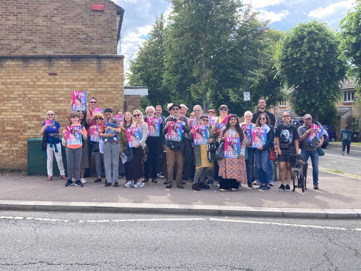 faizashaheen's tweet photo. Busy Sunday! Eid prayers and canvassing - spoke to so many different people today. Love the diversity of our community!

Thank you to everyone that gave their time today, we don’t have the party machine, so each conversation we have on the doorstep really makes a difference!

Join us tomorrow and help make history. All details on my website: https://t.co/2T1JyiM2sX 💜