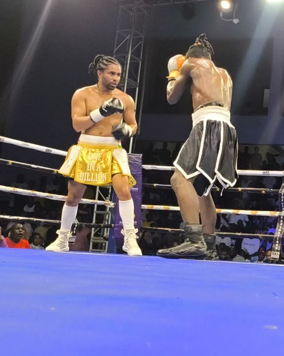 PrincePatel1993's tweet photo. Oops I did it again 😎

Welterweight debut winning in 3 rounds Vs a live hard punching opponent coming to win in his country ✊🏽

The bulk to heavyweight continues 😈

Sorry for not responding to people, I was at Korle Bu Hospital in Accra with my opponent 🙏🏽👑 https://t.co/zO18N39G5E