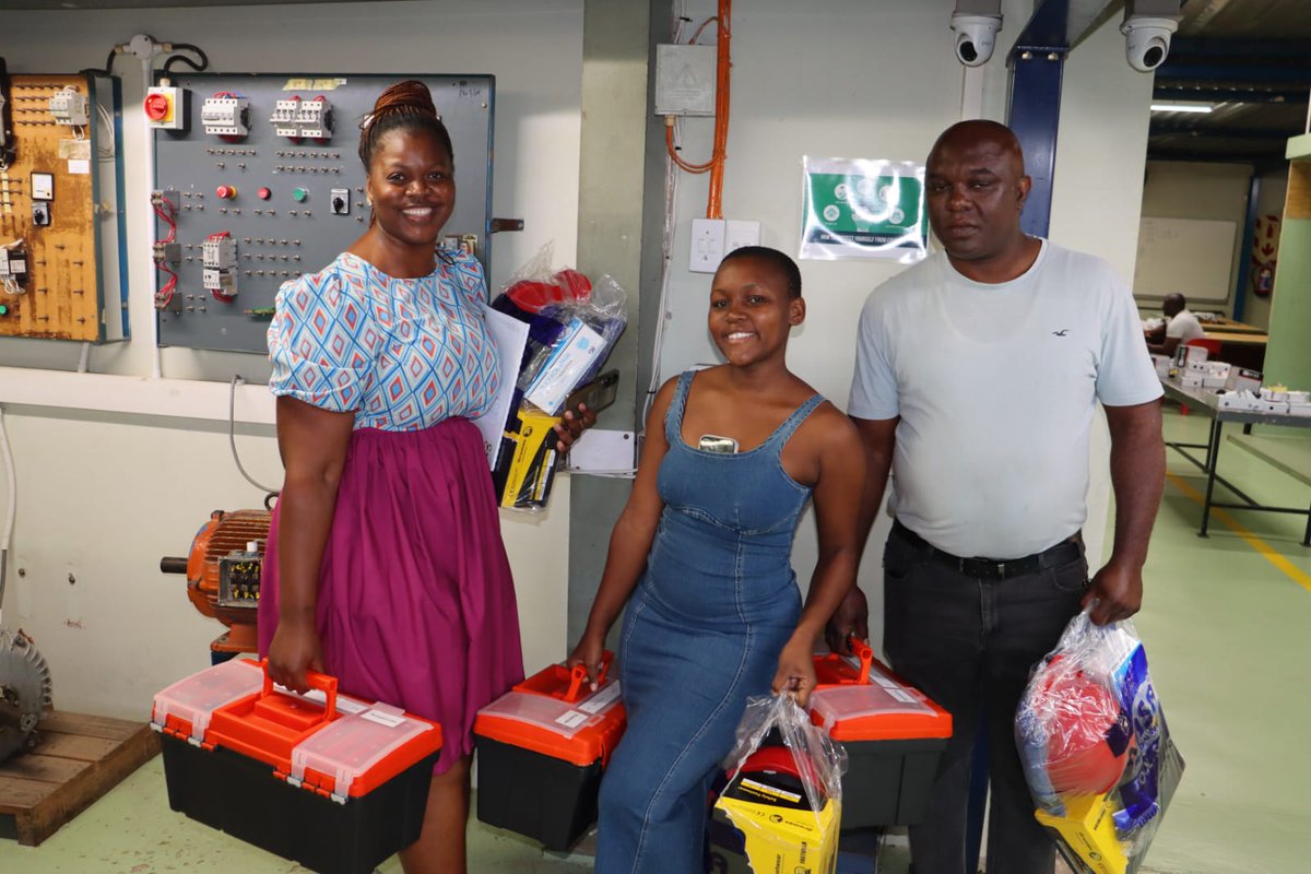 DBE_SA's tweet image. A week of hard work has come to an end for the first group of KwaZulu-Natal #ThreeStreamModel trainees. Capacitated with the requisite skills and tools of the trade, they've been encouraged to set up the relevant workshops back at their schools, with support from the province.