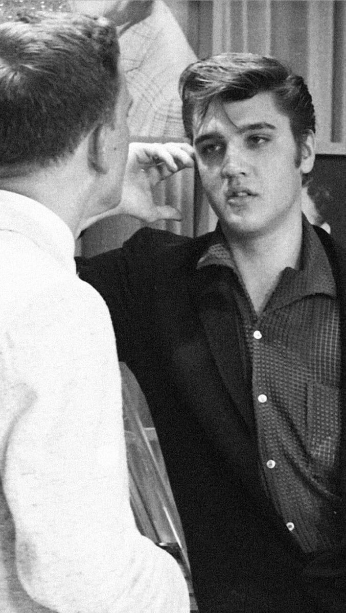 5Oelvis's tweet image. elvis at the wink martindale's teenage dance party show, June 16, 1956.
he was a sassy boy that day 🥴