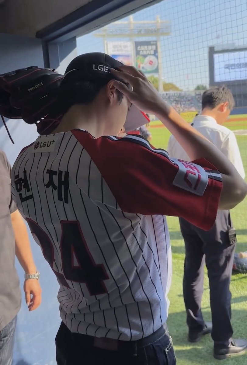 이 두 사진이 제일 흥분됨........... 진짜갓음 너무너무.........:....... 가슴에 팍 꽂힘..... 진짜로......