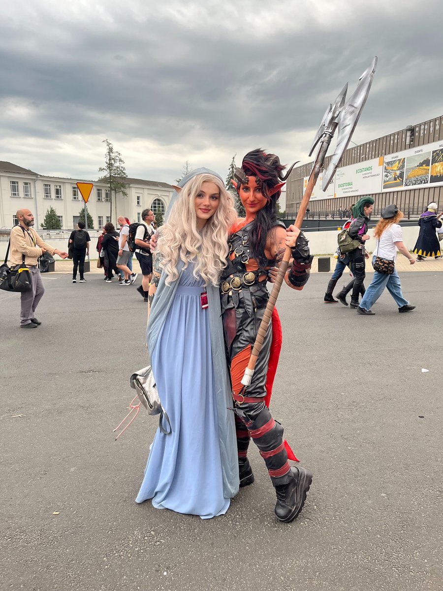 sinnisuicide's tweet photo. Moje fanowskie serduszko się radowało - tyle pięknych postaci z #baldursgate3 spotkałam na Pyrkonie 🙈❤️
#zariel #lazel #karlach #gale #alfira https://t.co/QAkMMmFPME