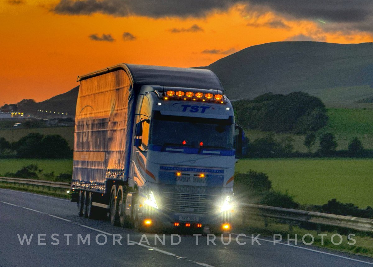 Westtruckphotos's tweet photo. In to the night they go #FerryTraffic #Trucks @_transportnews @TrucknDriver @truckingmag @ScaniaUK @VolvoTrucksUK @RenaultTrucksUK https://t.co/3cwXfsW0IH