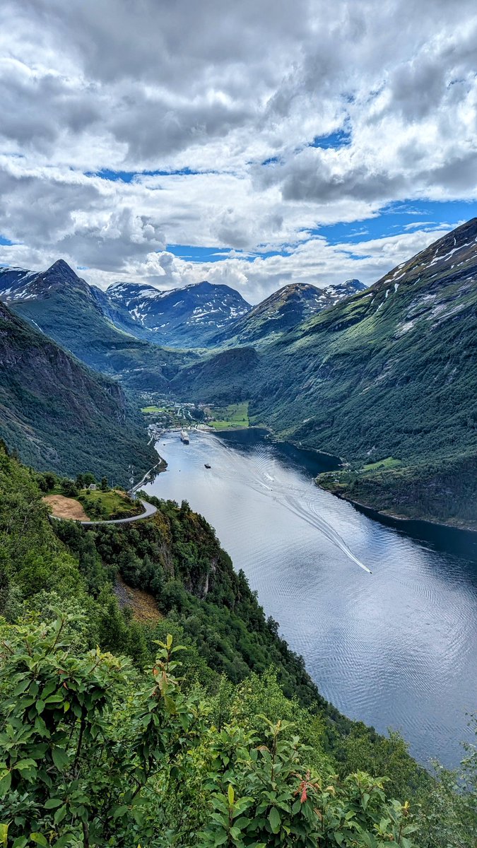 CKTH85's tweet image. Viele Grüße aus #Norwegen
🇧🇻🏞️🌳⛰️🥾🌞
Die vergangenen 2 Tage haben wir zum Glück bei tollem Wetter am #Geirangerfjord verbracht, dem wohl schönsten Fjord Norwegens.
Dort haben wir eine unvergessliche Tour mit dem #Speedboot gemacht. Teuer aber richtig geil. 
JUST DO IT!