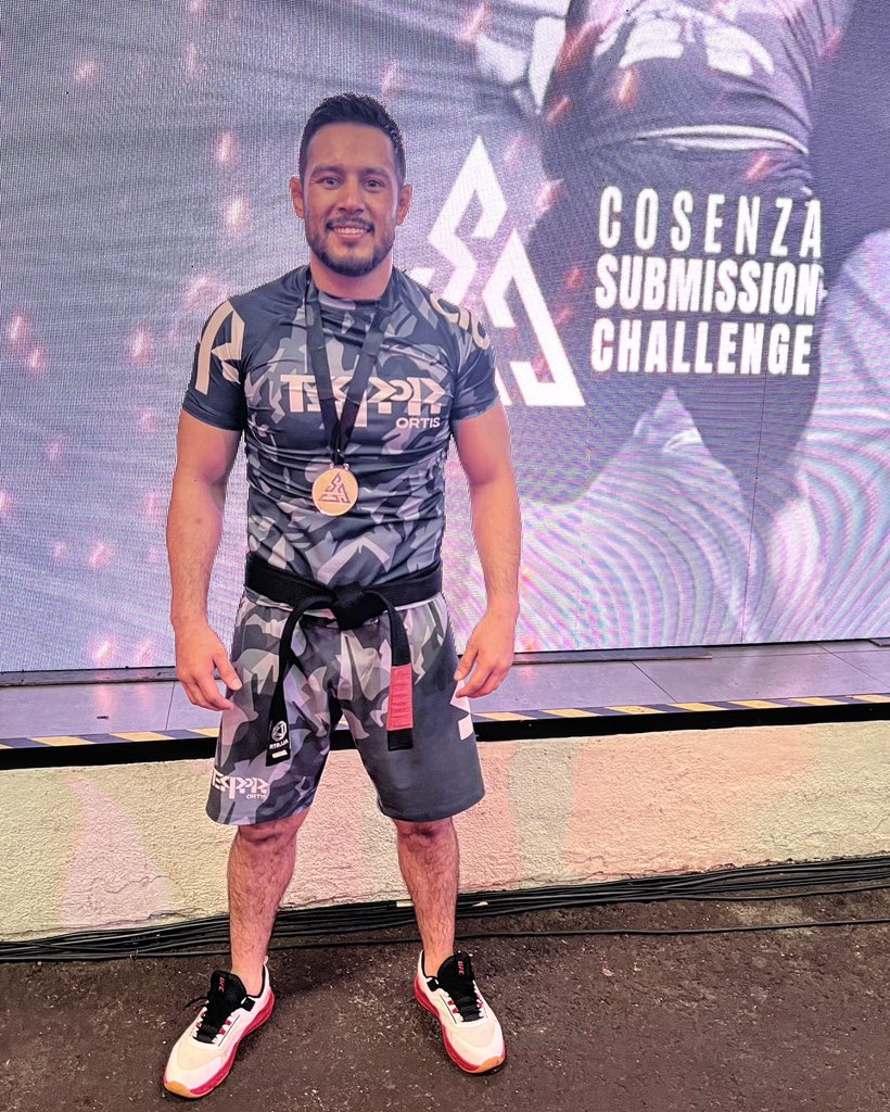 Terror_Ortis's tweet photo. Después de 16 años, todo esfuerzo tiene su recompensa.
 BLACK BELT ⬛️⬛️⬛️⬛️🟥🟥
Guatemala 15-6-2024 meta personal cumplida ✅ https://t.co/PorGRsJIQQ