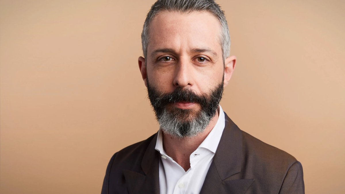 Jeremy Strong is now halfway to an EGOT.