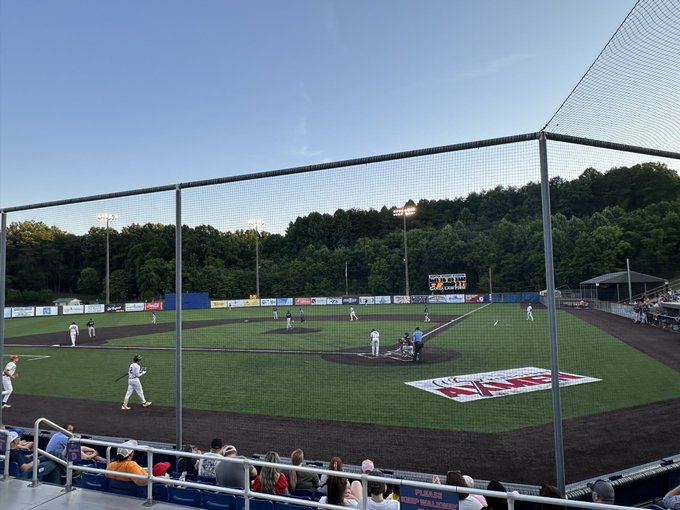 Watch Mike D's leaked NSFW photo on TwXstars