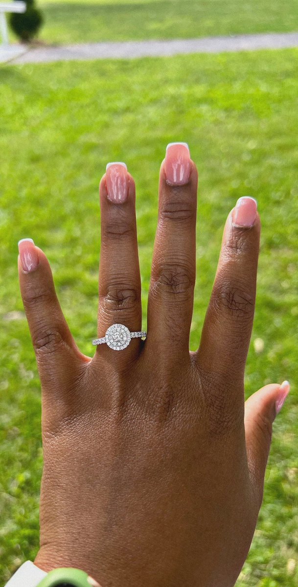 Kikaaa796's tweet photo. How the day started 
VS how it ended🥹💕
A whole fiance💍🥰 https://t.co/wnkNJnFViy