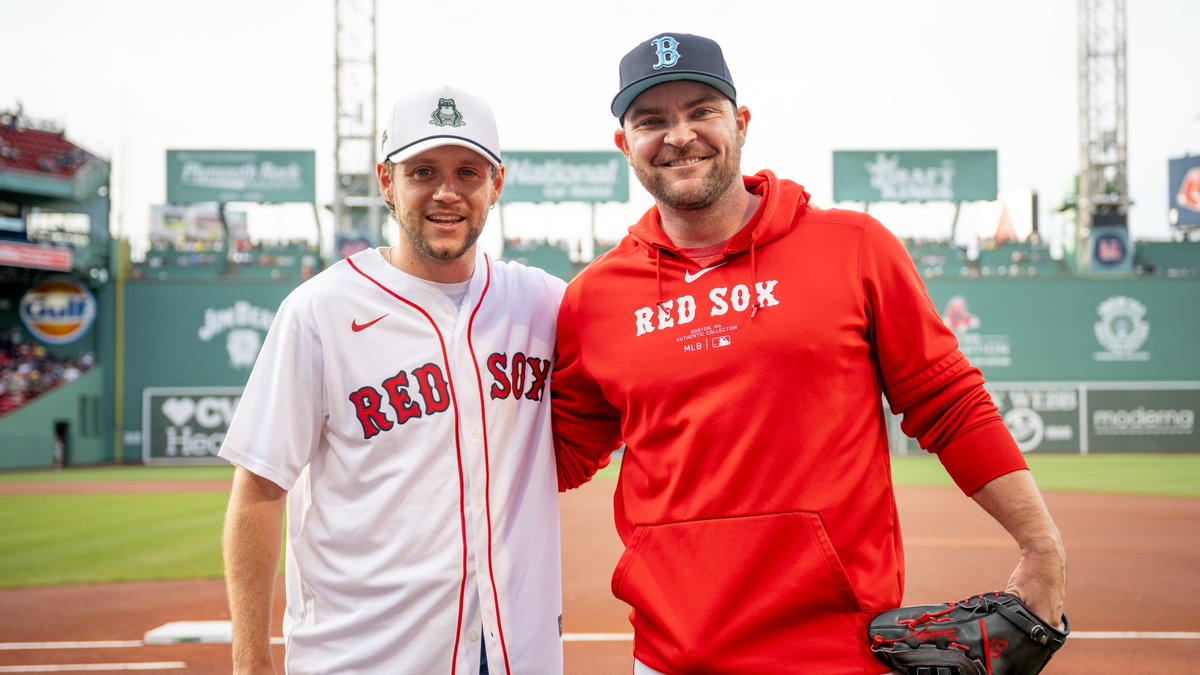 RedSox's tweet image. Oh hey, Niall Horan. 👋