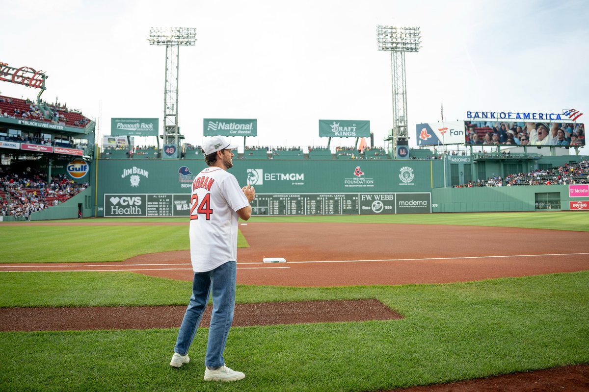 RedSox's tweet image. Oh hey, Niall Horan. 👋