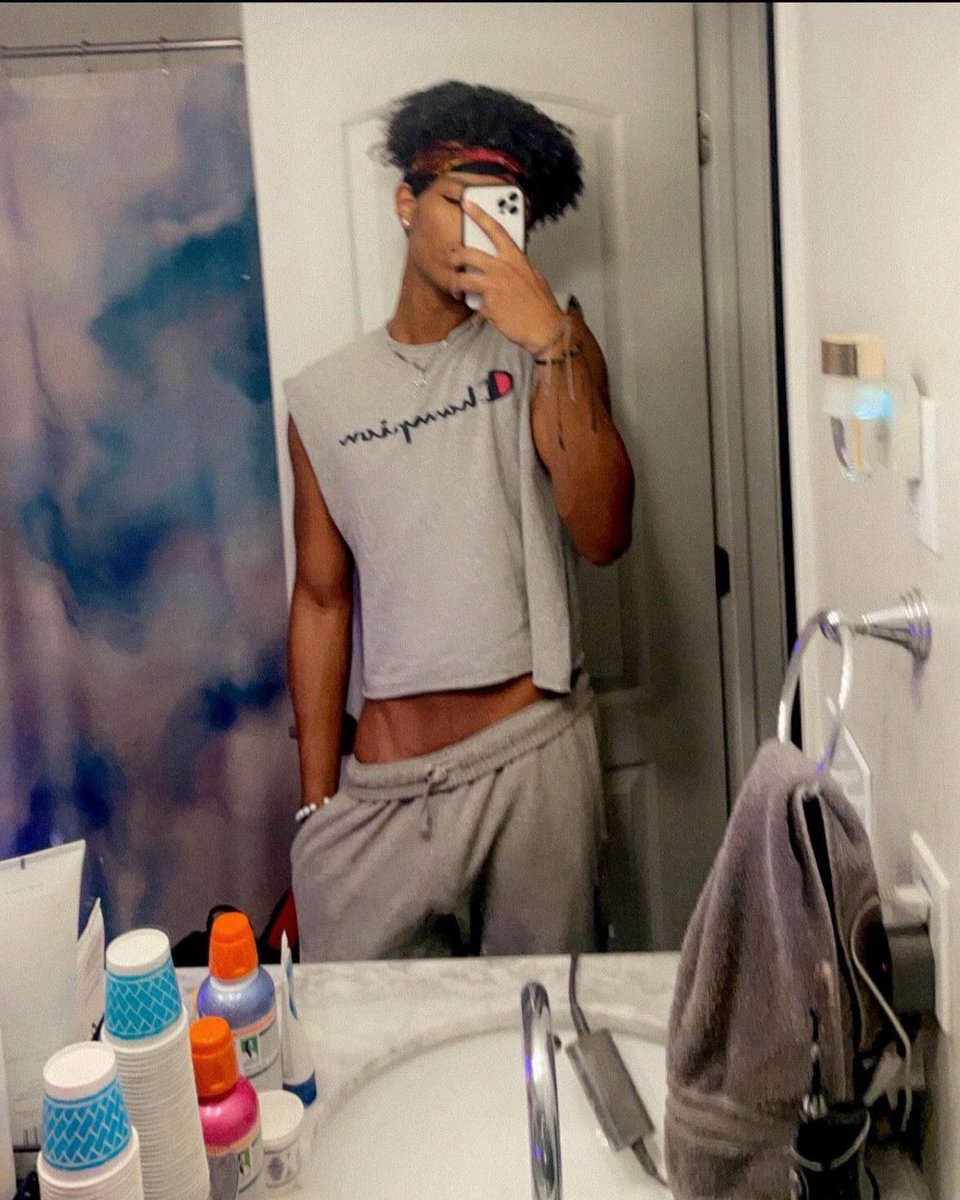 chris222crazy's tweet image. We bummin 🫥