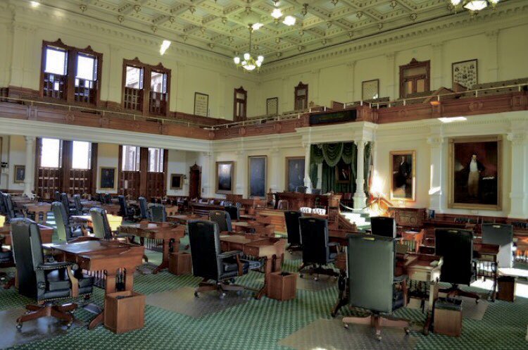 txlegequeens's tweet photo. team black or team green?
nah i only know team green carpet or team red carpet #txlege https://t.co/Qz4ibWUXhO