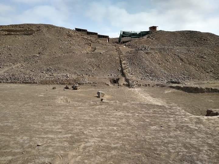 2/2
...y policromías de figuras antropomorfas alusivas a felinos, muy similares a las encontradas en Chavín de Huántar. 

Fuente:Perú Milenario
📸: Alejandro Jiménez
Jaqueline Martínez
Diego Navarro.
Jesse Wolf.
Peruvian Archaeology and Cultures.