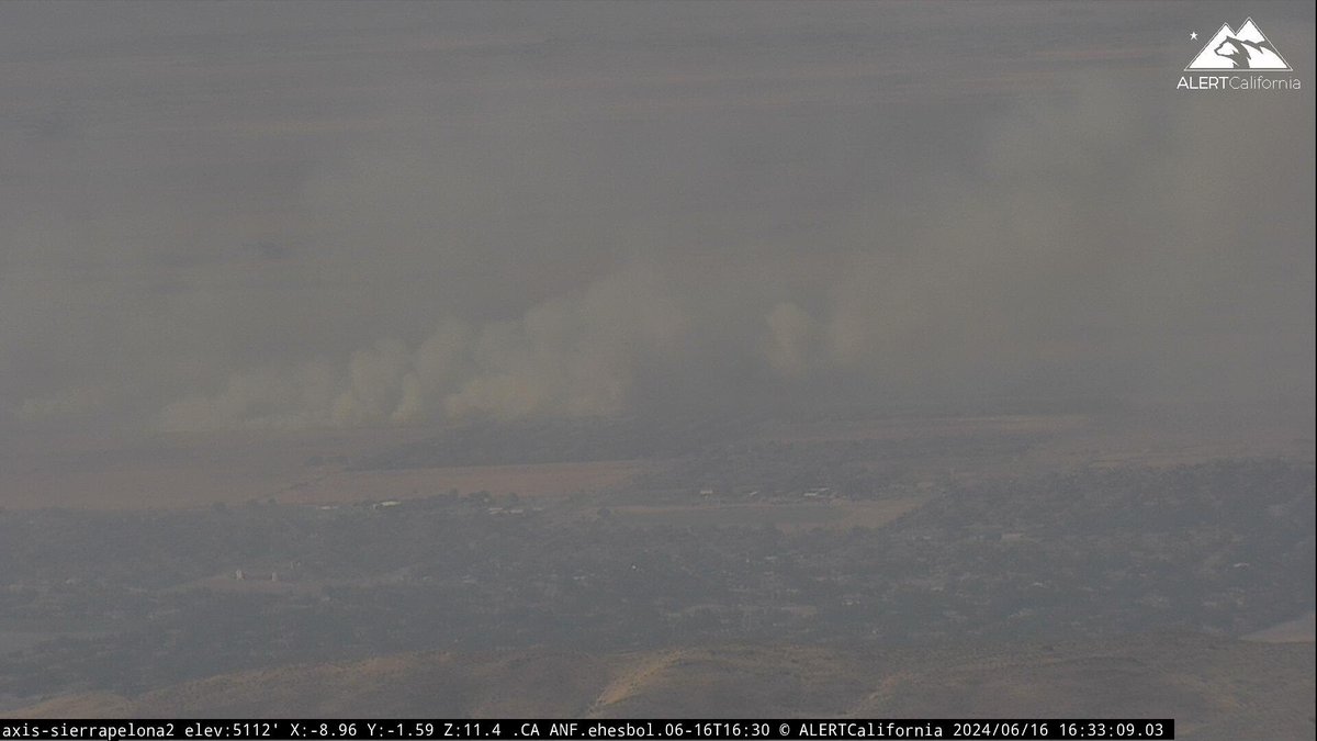 extremeweath3r's tweet image. #MaxFire is another 3rd Alarm brush response in LA. Acreage has been as low as 40 and as high as 200 on scanner so is kind of (?) right now. Likely won’t be a long duration incident like the #PostFire, but could be impactful w/ a structure threat.