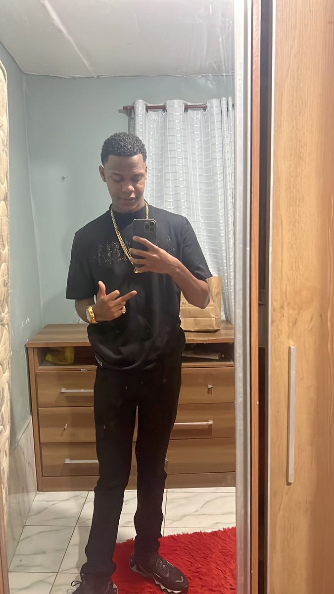 ReidarevoadaD23's tweet photo. preto é vício😅🖤😝✌🏾🔛🙅🏾‍♂️ https://t.co/8NwDG6x1RD