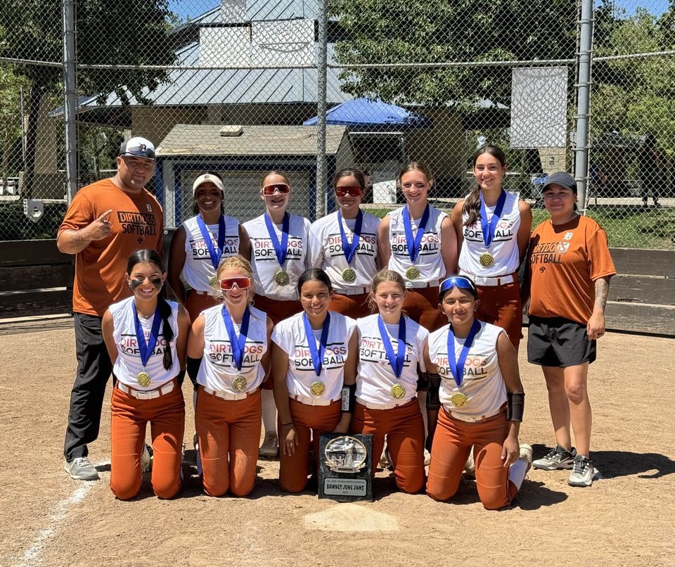 Kennedy_Coop17's tweet photo. We had to battle this wknd after suffering a tough loss/tie to get to the 🚢 on Sun. We went 4-1-1 in our first tournament together. Proud of our team and coaches #KB17 #dirtdogs #softball @DirtdogsMallon @FNUSOFTBALL @TopPreps @LegacyLegendsS1 @FastpitchAthRec @CoastRecruits https://t.co/MA2qlGFTTO