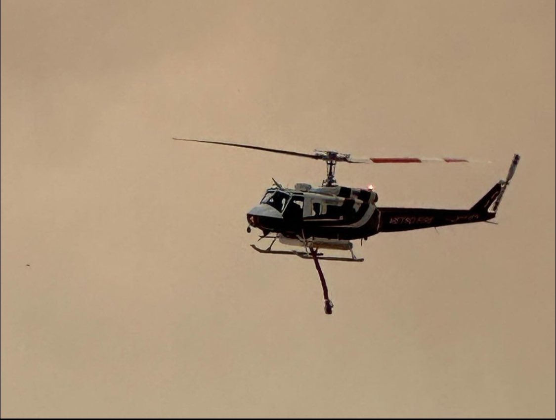 MetroAirOps's tweet photo. Metro Fire Copter 1 at the Jackson Rd Fire in East Sacramento County. 📸 by 916Times on Instagram https://t.co/xXJrPnHPhp