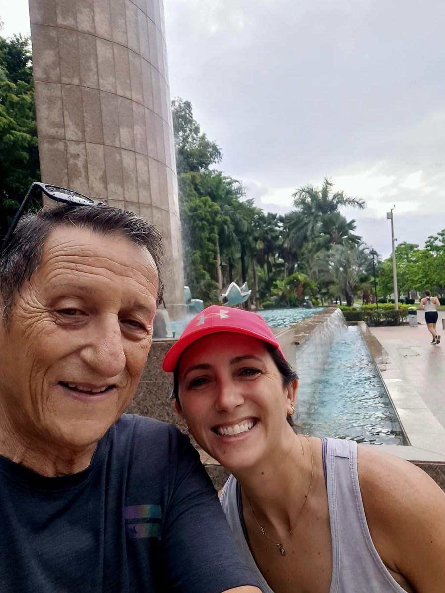 CuchiCastro's tweet photo. Feliz Día al mejor Papá @franciscowestal que mi mamá @aliciadecastro1 pudo escogerme 💙 que Dios me de la dicha de disfrutarme más tiempo y que sigas duro como una barra de aluminio 🥰 https://t.co/MNwmCMbG5B