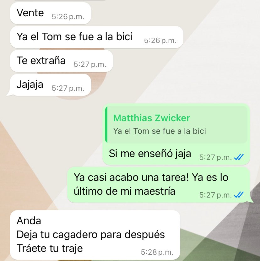 Yo queriendo presumirle a mi suegro que soy estudiante responsable… 
Mi suegro: